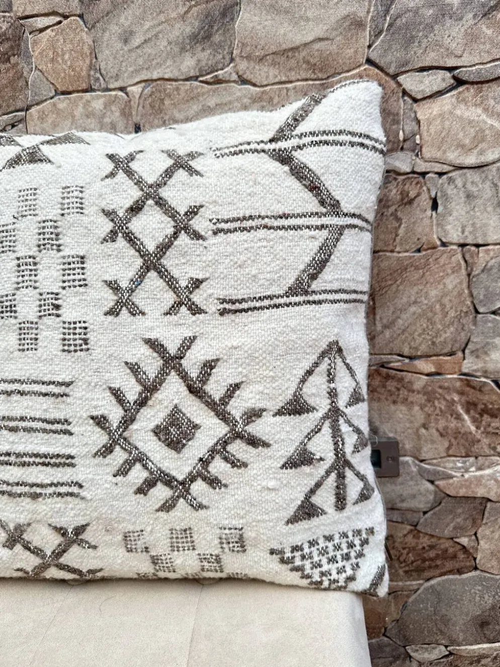 Coussin en laine berbère fait main : Coussin Kilim marocain (45x45cm)
