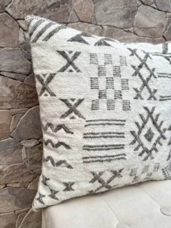 Coussin en laine berbère fait main : Coussin Kilim marocain (45x45cm)