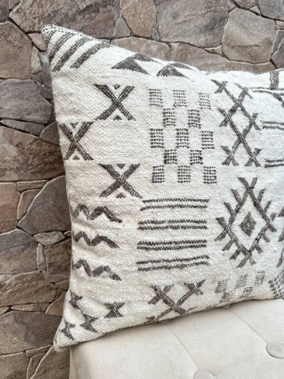 Coussin en laine berbère fait main : Coussin Kilim marocain (45x45cm)