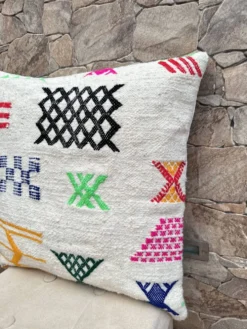 Coussin en laine berbère fait main : Coussin Kilim marocain (45x45cm)