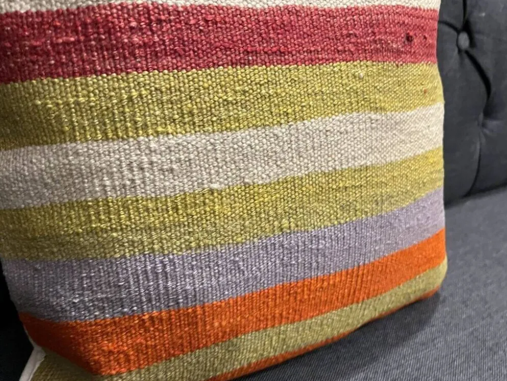 Coussin en laine turque rayé