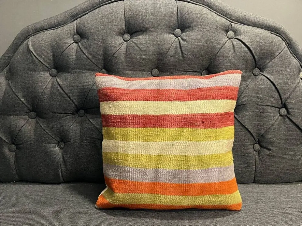 Coussin en laine turque rayé