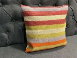 Coussin en laine turque rayé