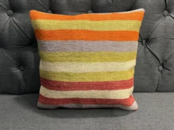 Coussin en laine turque à rayures