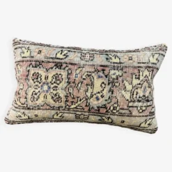 Coussin en tapis antique tissé à la main