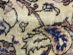 Coussin en tapis vintage fait main