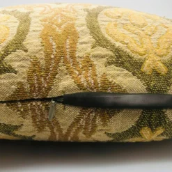 Coussin en tissu ancien. 40 X40 cm.