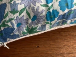 Coussin en vrai Liberty 1960 à fleurs
