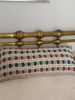Coussin exceptionnel en textile grec vintage tissé à la main, des années 1950-1970.