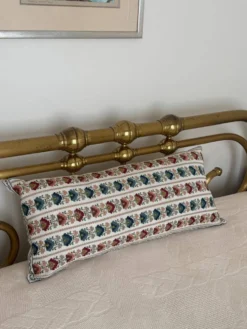 Coussin exceptionnel en textile grec vintage tissé à la main, des années 1950-1970.
