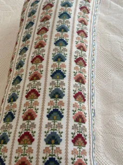 Coussin exceptionnel en textile grec vintage tissé à la main, des années 1950-1970.