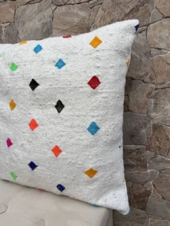 Coussin Kilim en laine berbère fait main : Coussin de sol marocain