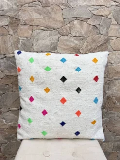 Coussin Kilim en laine berbère fait main : Coussin de sol marocain