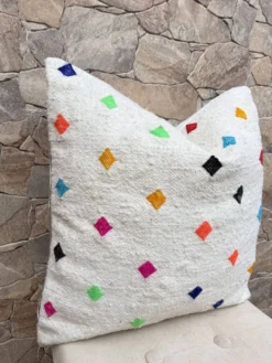 Coussin Kilim en laine berbère fait main : Coussin de sol marocain