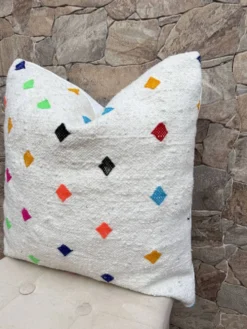 Coussin Kilim en laine berbère fait main : Coussin de sol marocain