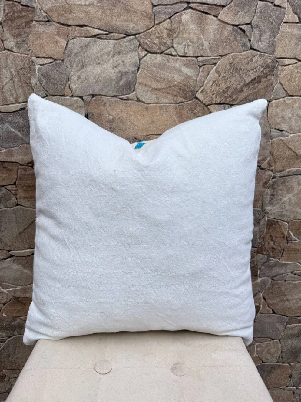 Coussin Kilim en laine berbère fait main : Coussin de sol marocain