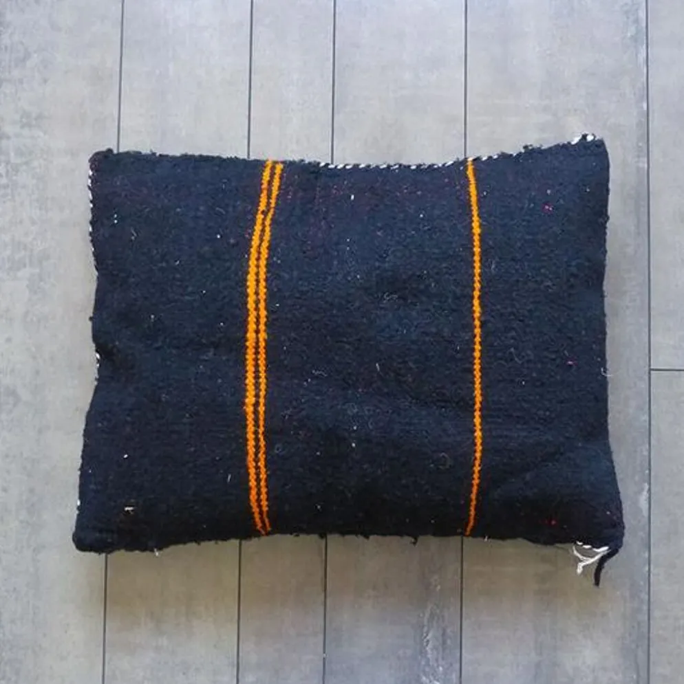 Coussin kilim marocain noir