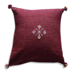Coussin marocain bordeaux à pompon en coton