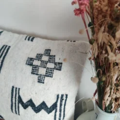 Coussin marocain kilim noir et blanc