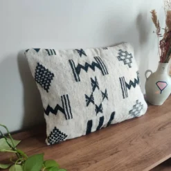 Coussin marocain kilim noir et blanc