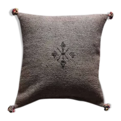 Coussin marocain marron à pompon en coton