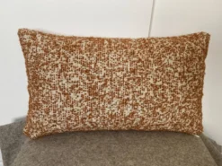 Coussin orange bouclette