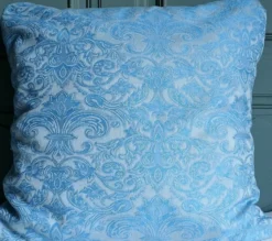 Coussin plissé drapé en tissu satiné, France vers 1970