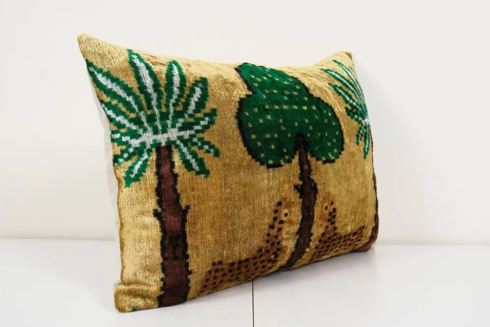 Coussin tigre design ikat