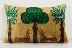 Coussin tigre design ikat
