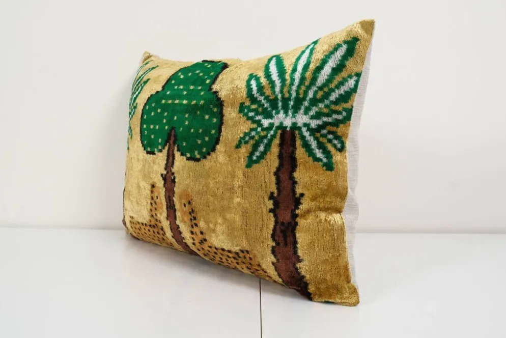 Coussin tigre design ikat