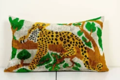 Coussin tigre Ikat