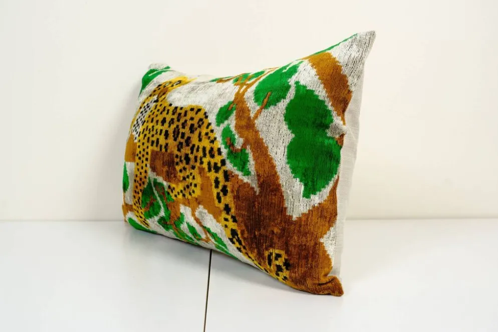 Coussin tigre Ikat