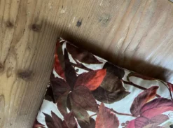 Coussin vintage motif feuilles de vigne vierge