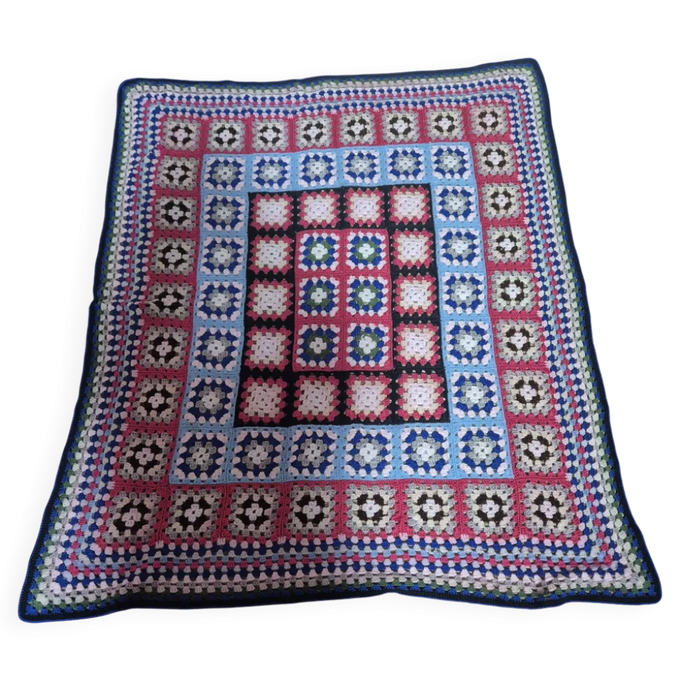 couverture dessus de lit vintage en crochet compose de carré granny