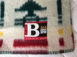 Couverture laine 230 X 250 motifs géométriques et sapins 70's