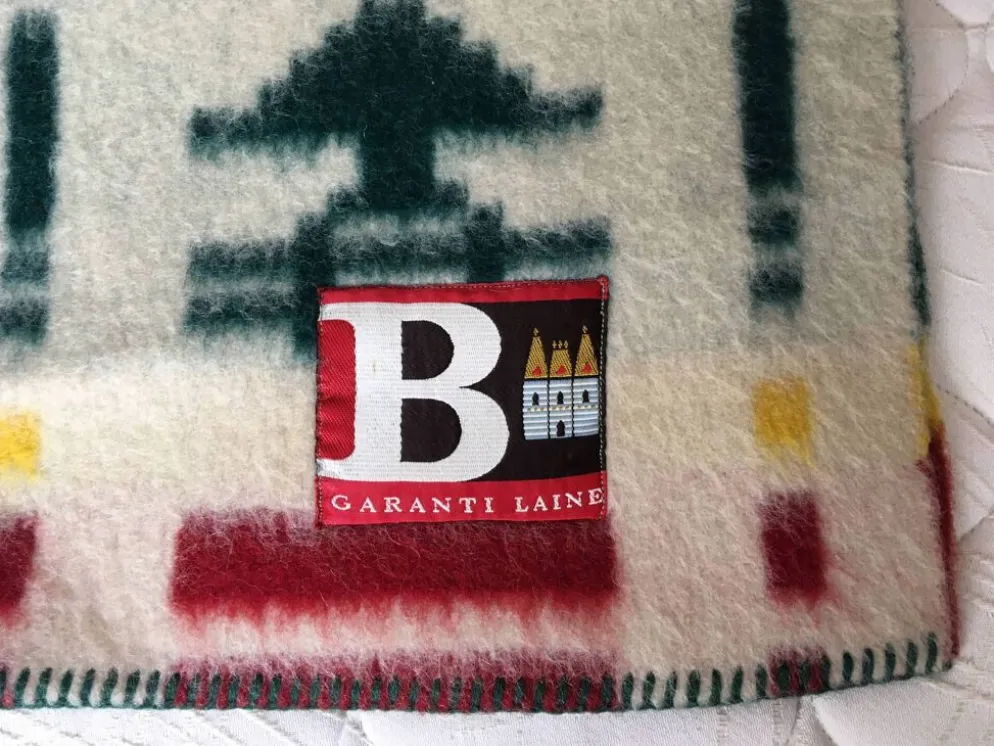 Couverture laine 230 X 250 motifs géométriques et sapins 70's