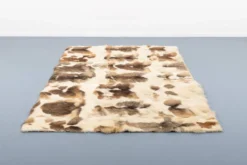 Couverture/tapis en fourrure design italien de Pietro Bruno