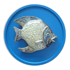Céramique Vallauris Sculpture murale poisson en relief sur plaque bleu