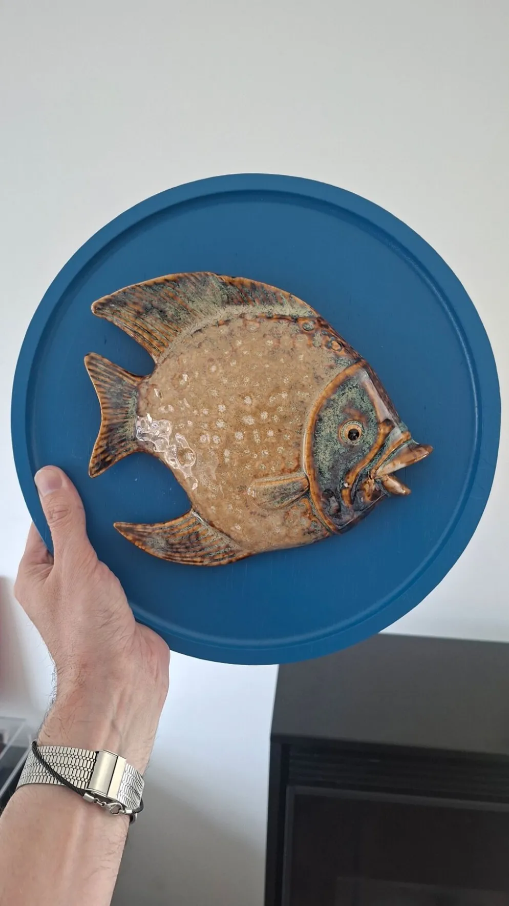 Céramique Vallauris Sculpture murale poisson en relief sur plaque bleu