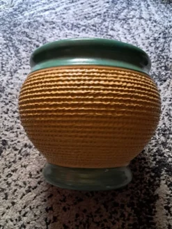 Céramique vintage très originale avec un effet tressé