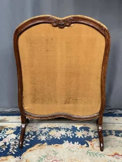 Écran de cheminée ancien. Chêne, broderie.