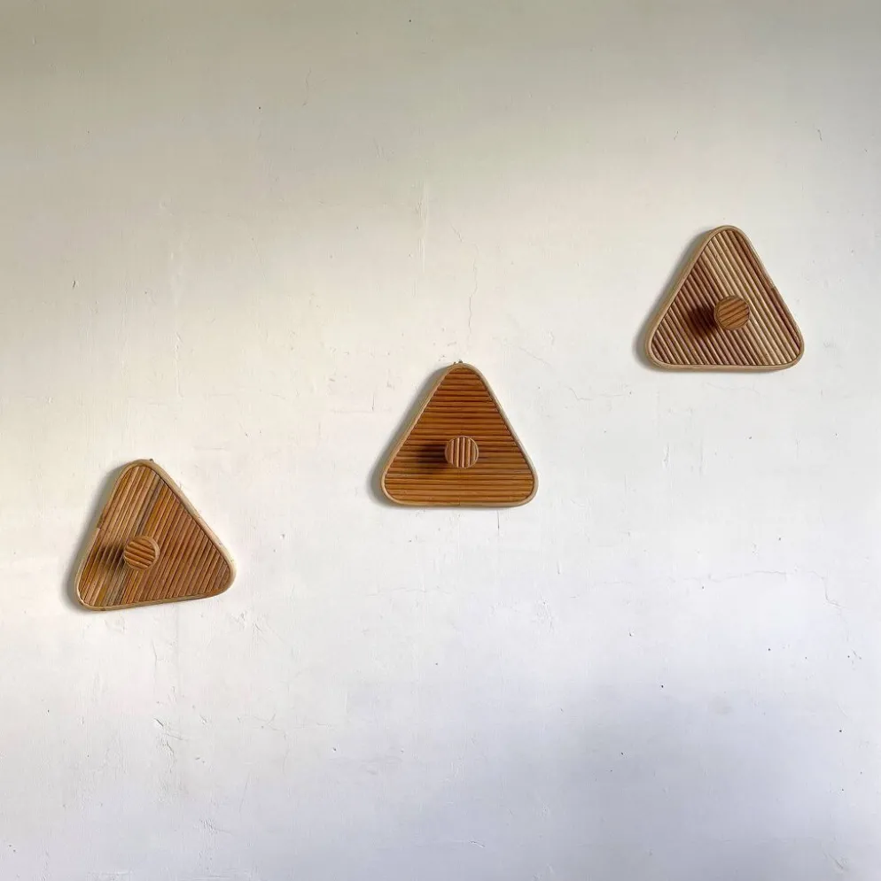 Crochet mural en forme de triangle pour crayon