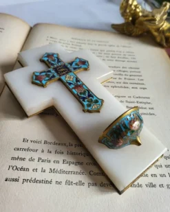 Croix Bénitier en Onyx et émail cloisonné