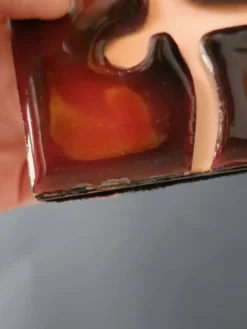 Croix murale en émail rouge et doré sur cuivre Atelier Chehab vintage