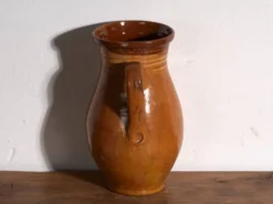Cruche ancienne en céramique populaire vernissée – Europe centrale, vers 1930