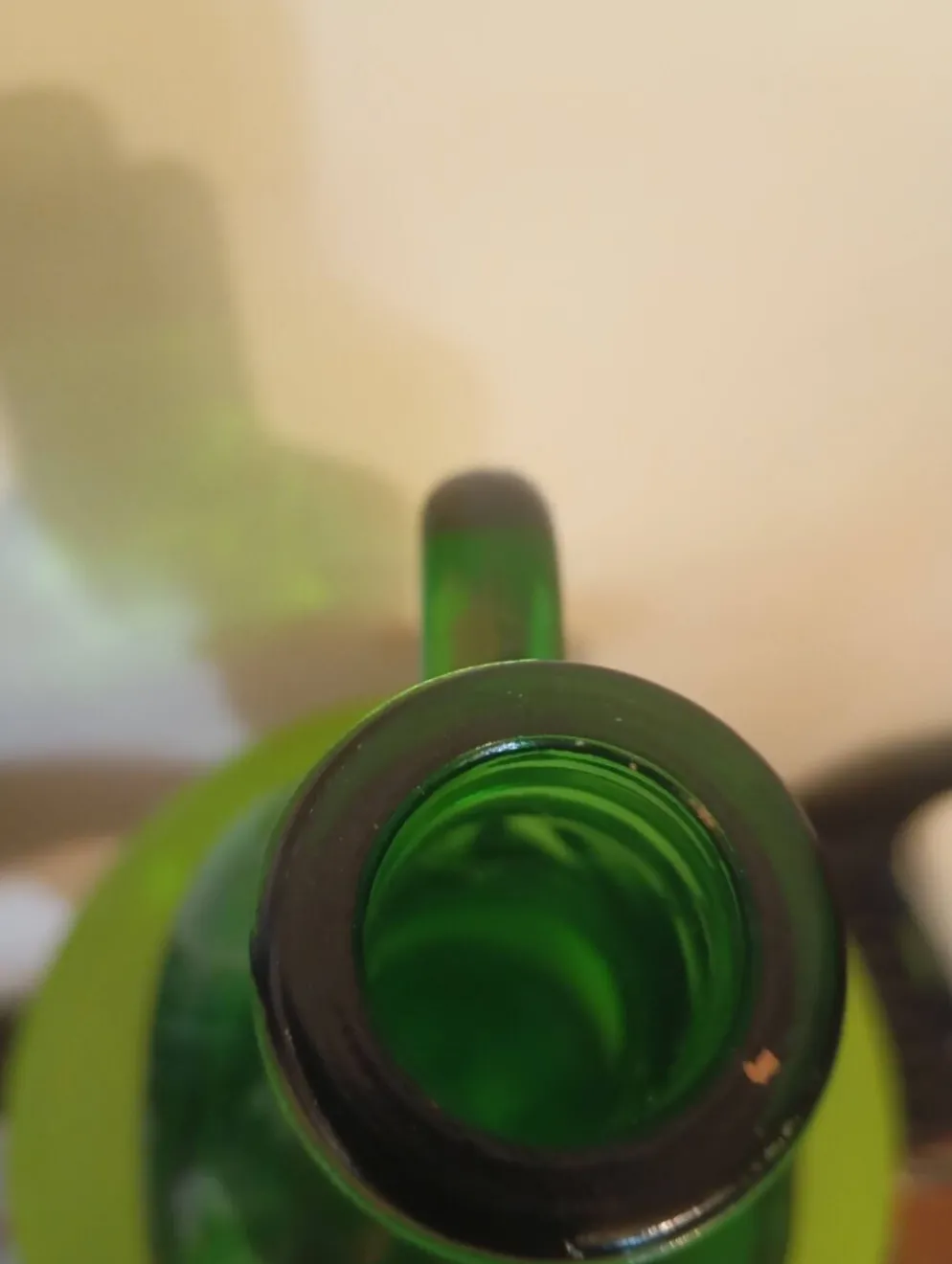 Cruche en verre verte type dame jeanne