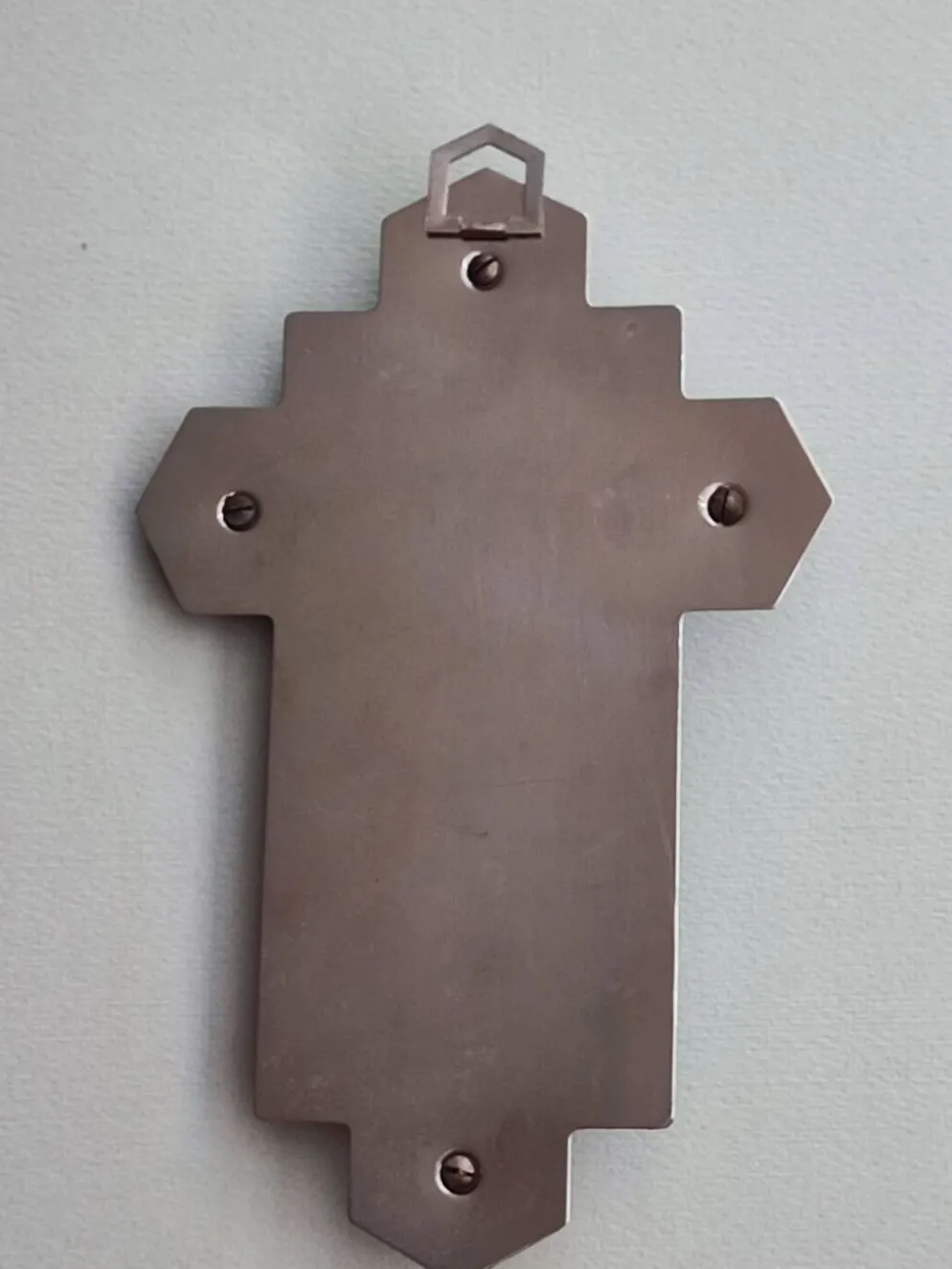 Crucifix en métal et émail