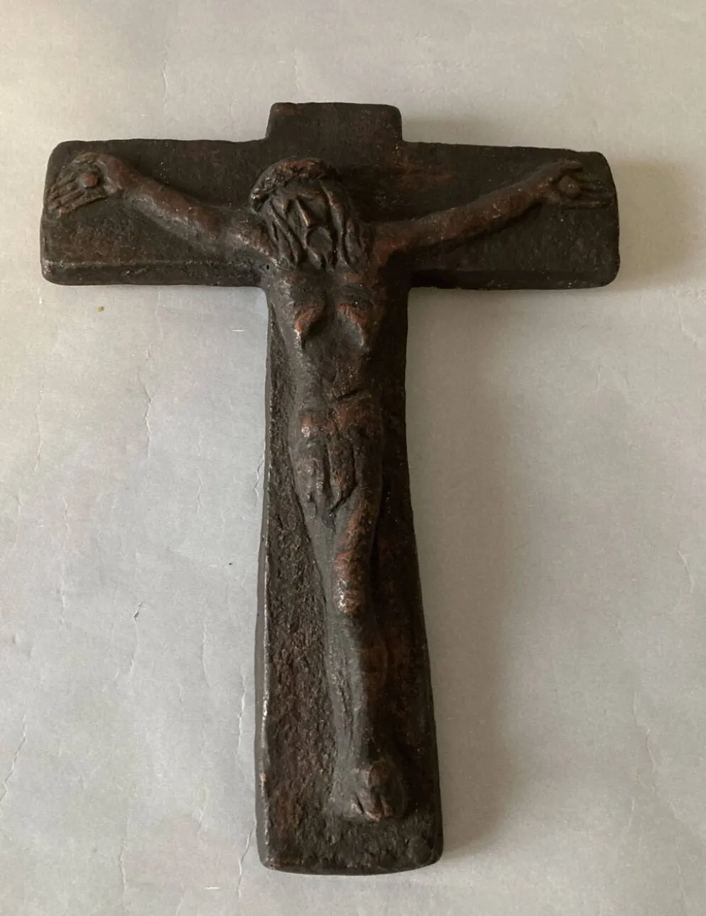Crucifix signé Roy Poete
