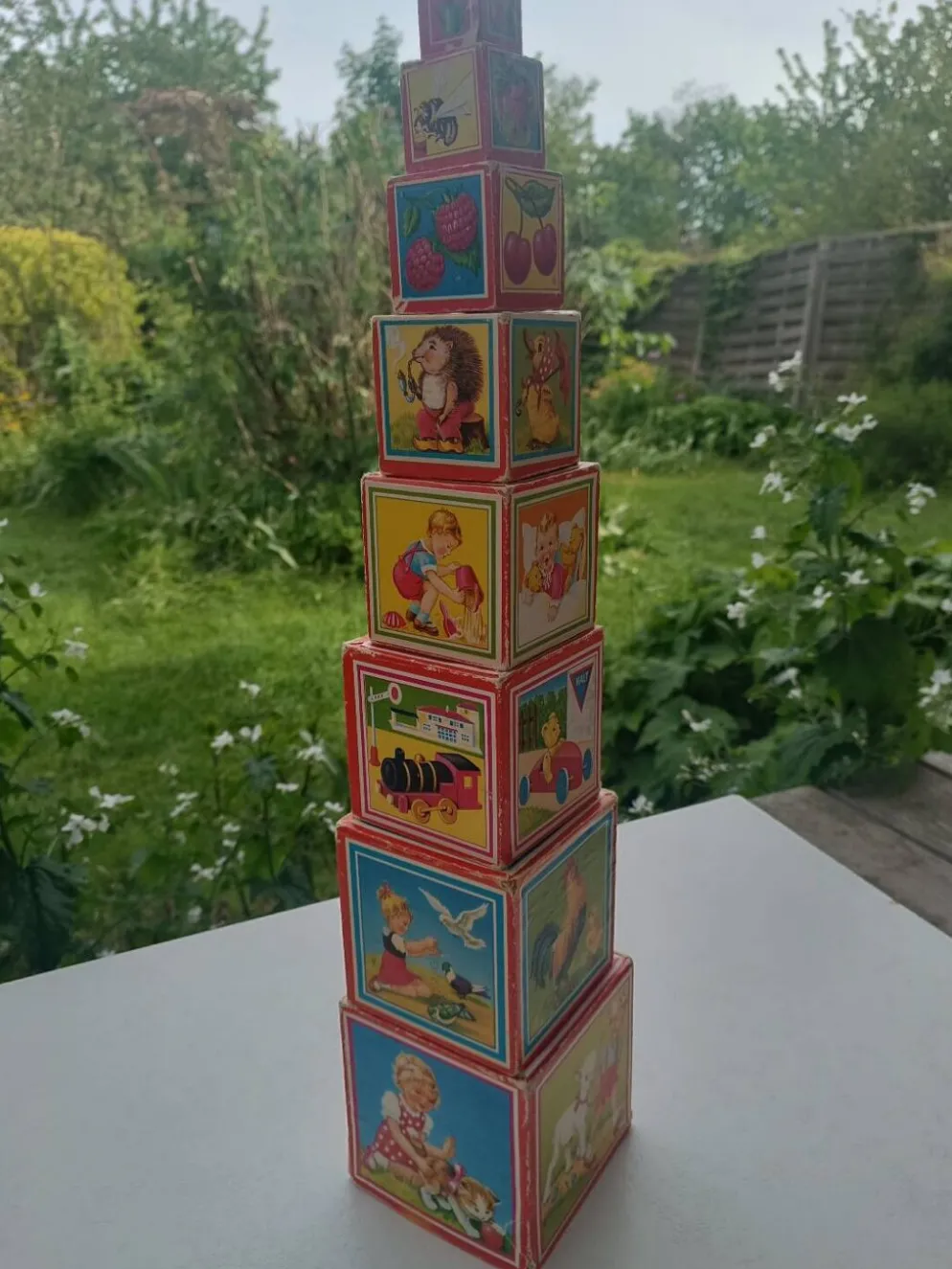 Cubes empilables en bois