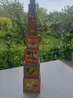 Cubes empilables en bois